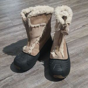Columbia  tan and black water resistant winter boots Sz 7 EUC